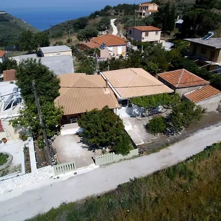 Irini's Traditional Kefalonian House Feriehus *