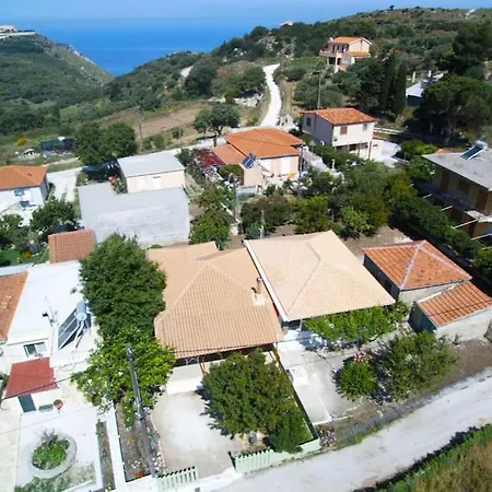 Irini's Traditional Kefalonian House Feriehus *