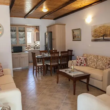Irini's Traditional Kefalonian House Feriehus *